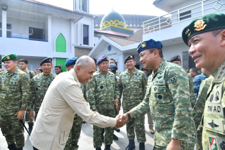 Kasau Hadiri Penutupan Latsitardanus XLVI, Taruna AAU Tunjukkan Dedikasi Sosial