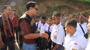 Wakapolda NTT Turun Langsung, Bantu Pemulihan Pendidikan di SMP Negeri 48 Sa Ate Gaikiu