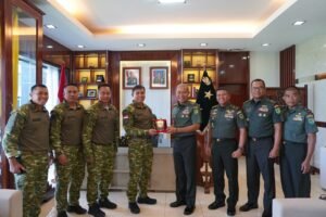 Silaturahmi Dua Pangdam di Jayapura Perkuat Sinergi TNI Dukung Ketahanan Pangan dan Stabilitas Papua