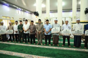 Pemkab HSU Salurkan Hibah Rp165 Juta untuk Fasilitas Keagamaan di Haur Gading